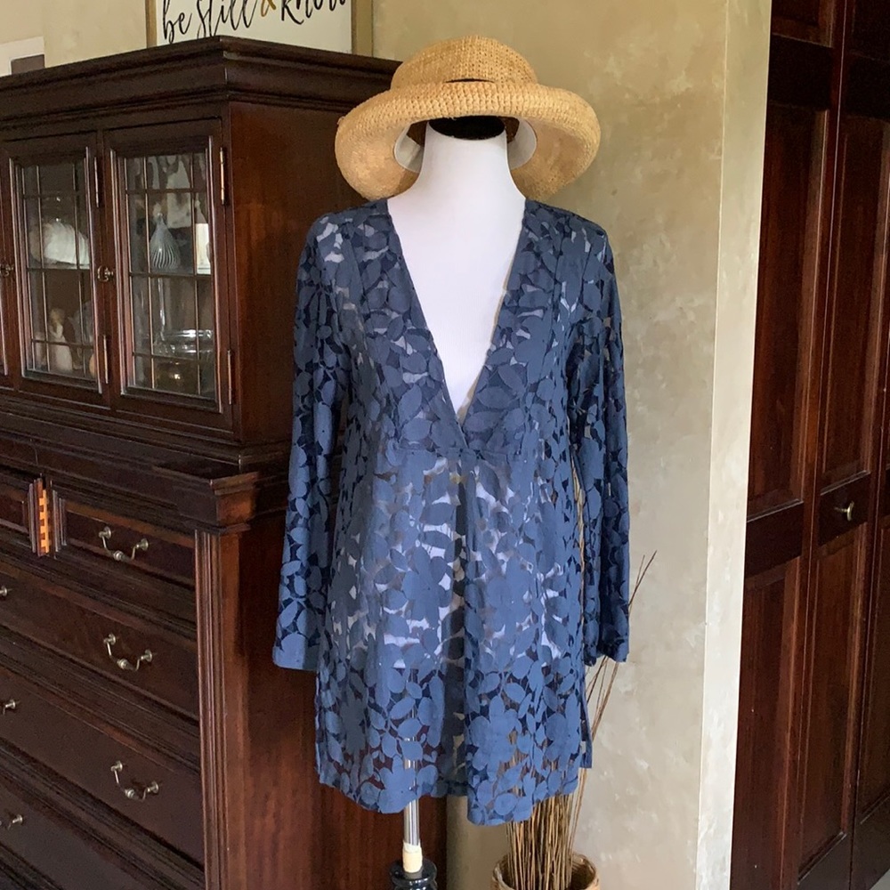 Gorgeous J.Valdi blue lace tunic/swim cover-up